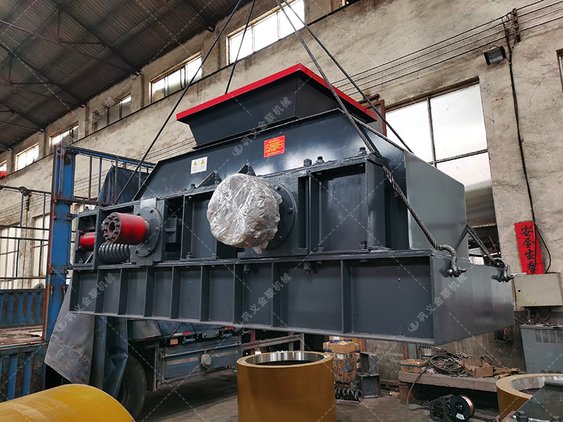 2PG1200x800彈簧式對輥破碎機(jī)發(fā)往湖北武漢